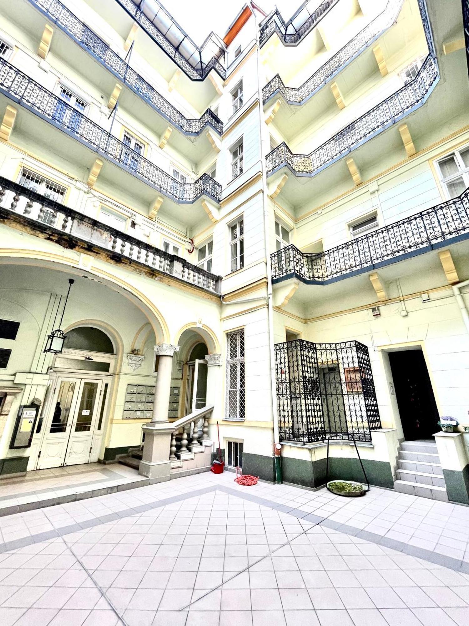 Amazing Swedish 3 Rooms Apartment In The City Center Budapest Exterior foto
